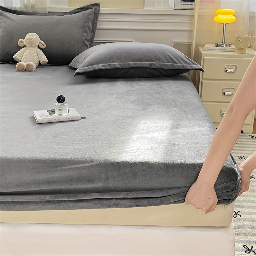 Indulge in the opulence of our Luxurious Plush Fitted Sheet, crafted from ultra-soft milk velvet for a cozy and warm feel. This easy-care sheet is machine washable and features a light gray hue with a deep pocket design for a perfect fit. Ideal for