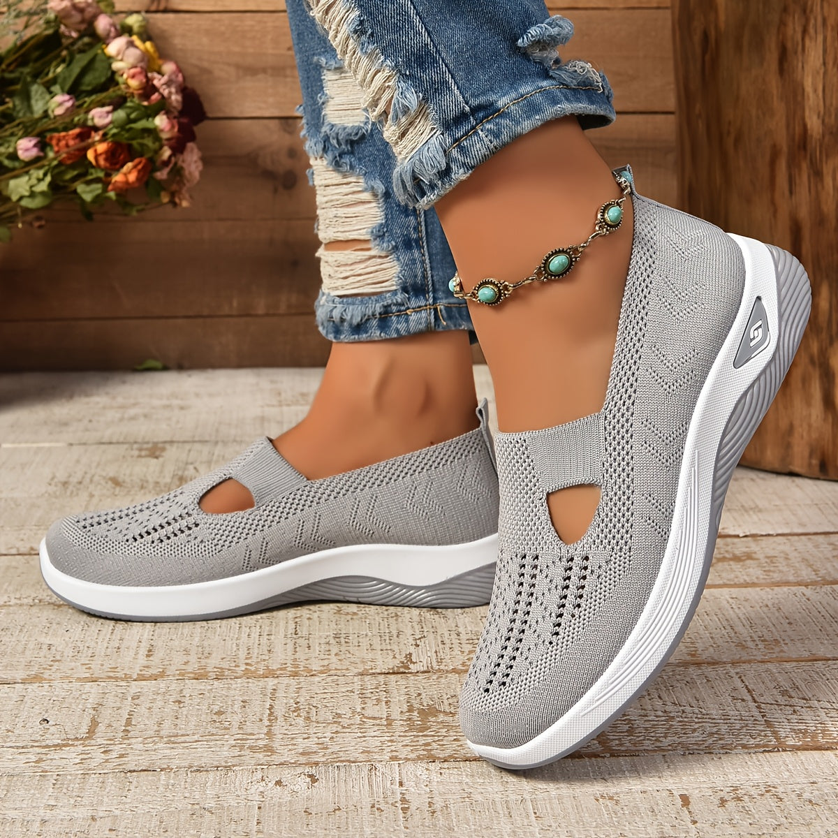 Casual women's sports shoes