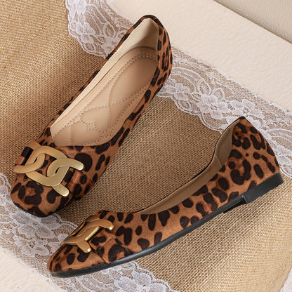 Leopard flats with buckle detail for women, versatile and comfortable slip-on shoes.