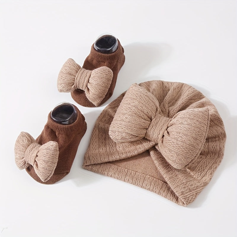 Newborn knit fleece bow hat and sock set, perfect for Thanksgiving, featuring cartoon theme. Breathable and suitable for girls aged 0-3 years.