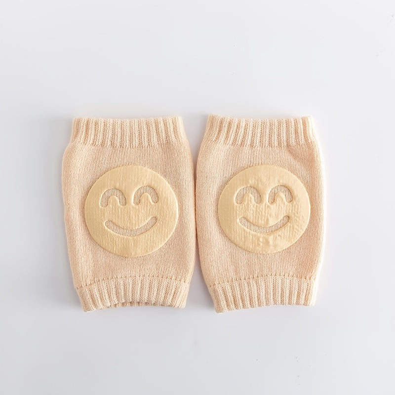 Knitted knee pads with smiley face for boys, ideal for autumn and winter