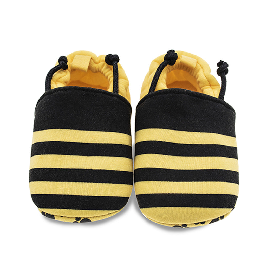 Baby slip-on walking shoes with cute bee cartoon design, fabric upper, cloth insole, and fabric sole suitable for all seasons.