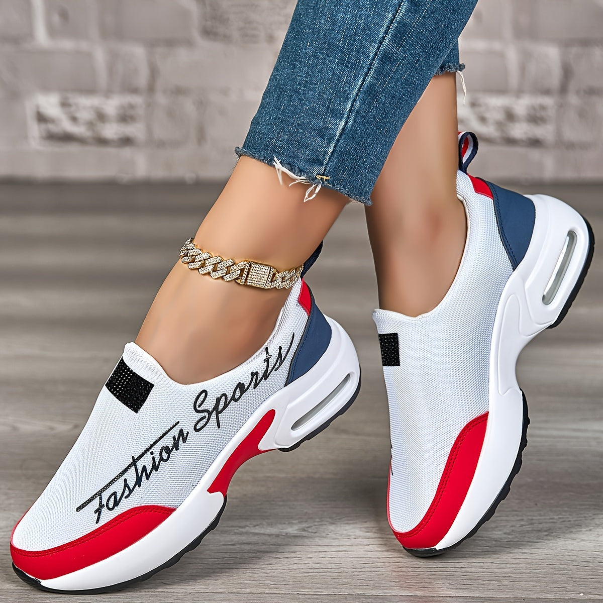 Women's mesh sneakers, slip-on outdoor shoes, low-top sport shoes.