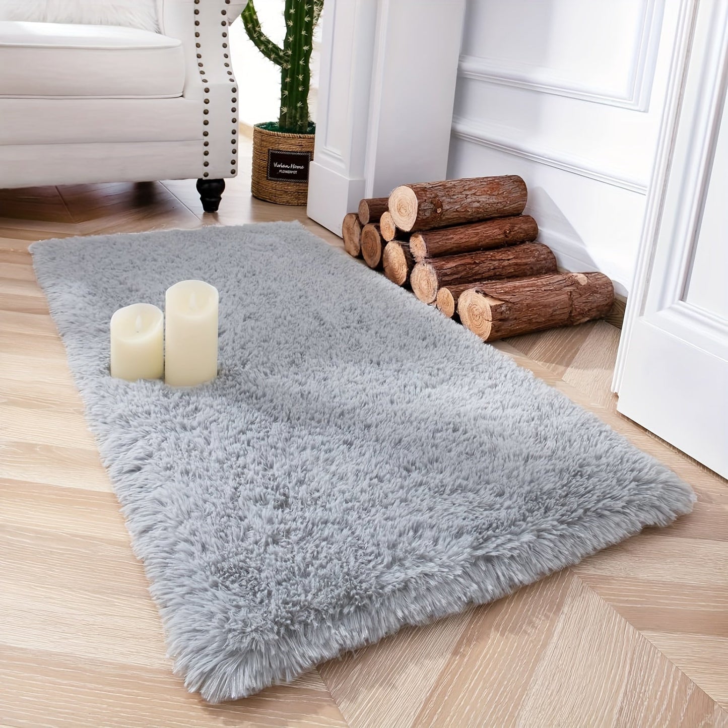 Soft shaggy area mat with a tie-dye design, made with 260g polyester and a 0.6cm thick sponge base. Features a 21 density for added comfort. Machine washable and suitable for indoor use in living rooms, bedrooms, game rooms, and dorms. This Nordic style