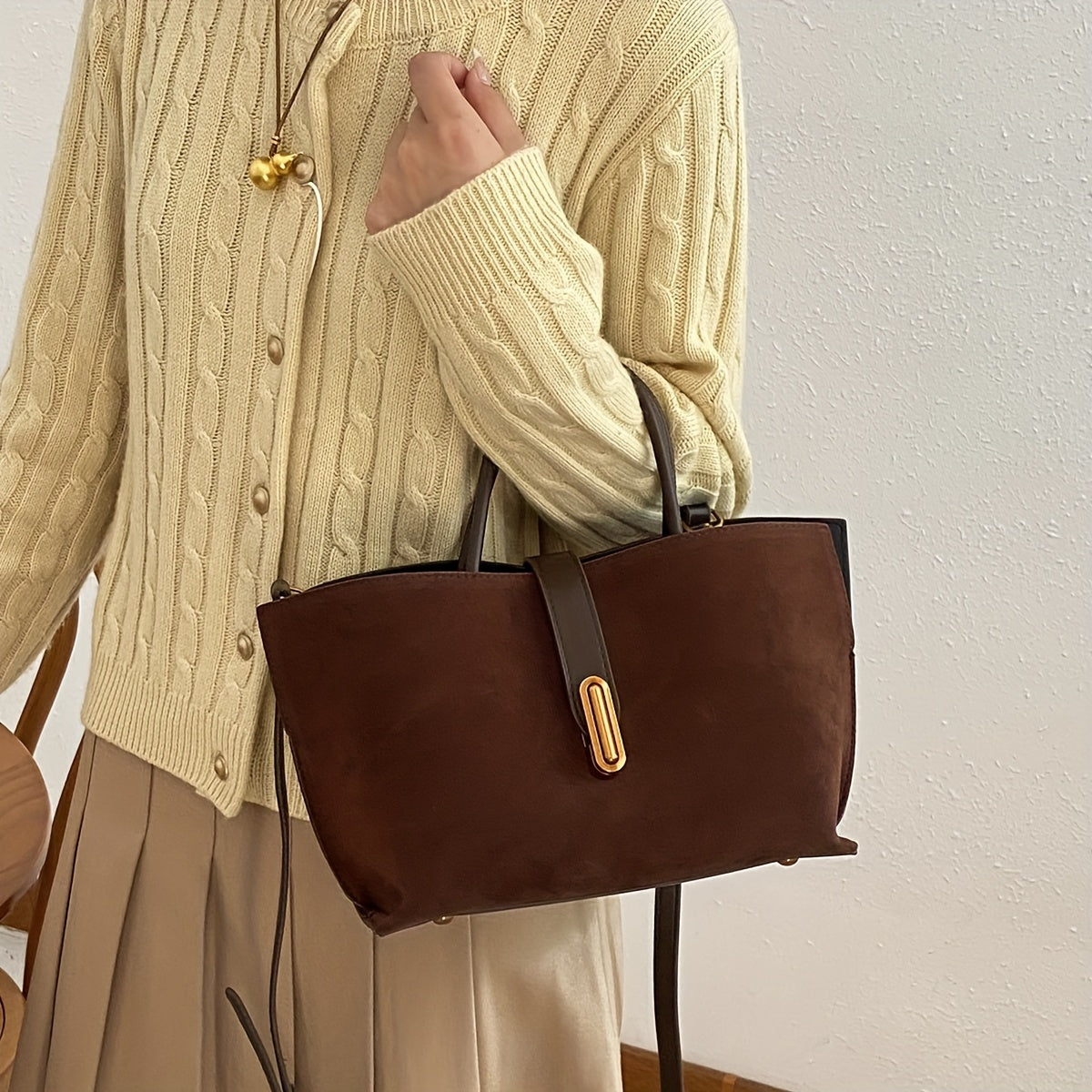 Adjustable shoulder strap tote bag with vintage style and retro large capacity, made from suede leather. Features turn lock closure and unlined fabric material.