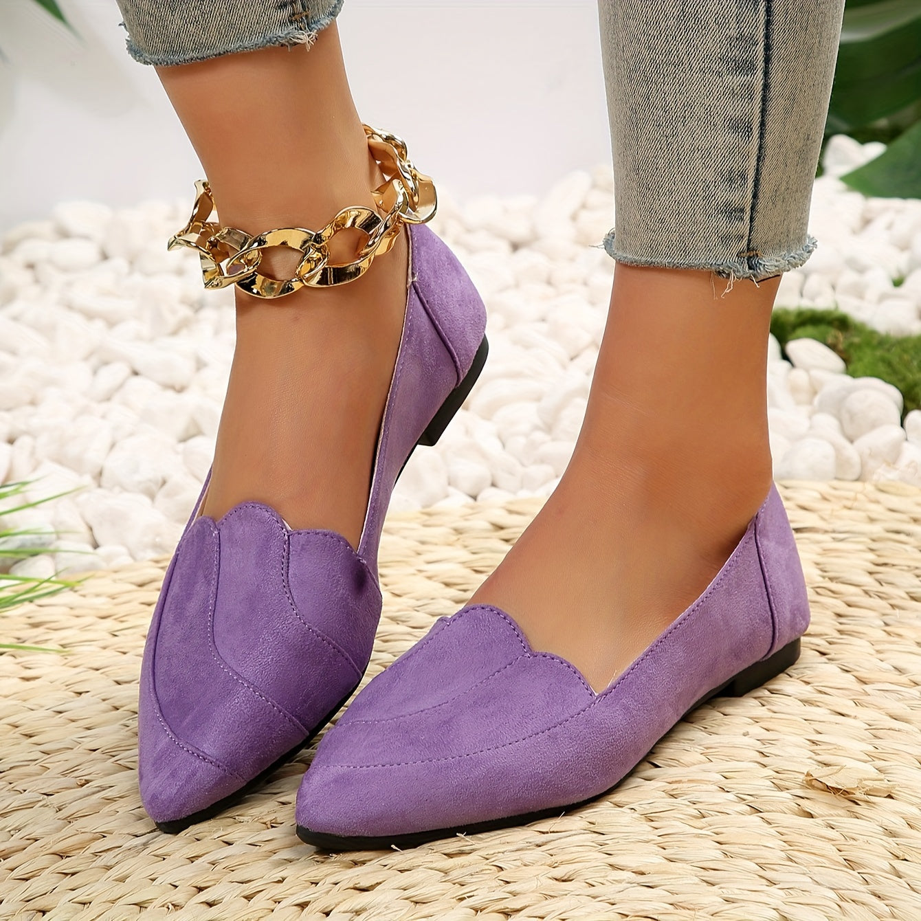 Stylish and lightweight Mary Jane flat shoes for all seasons, featuring a pointed toe, solid color, PU insole, and rubber sole.