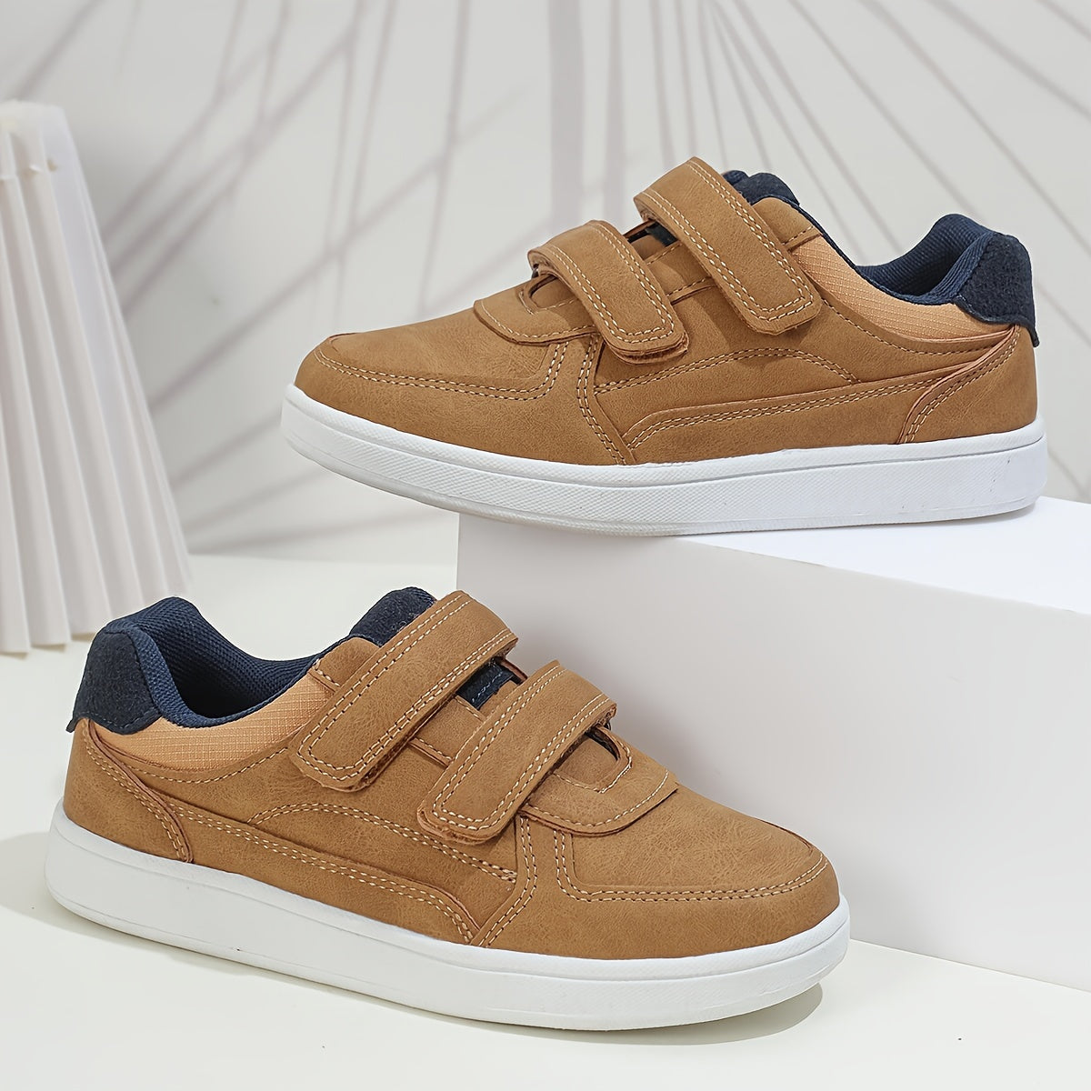 Lightweight non-slip skate shoes for boys, suitable for all seasons.