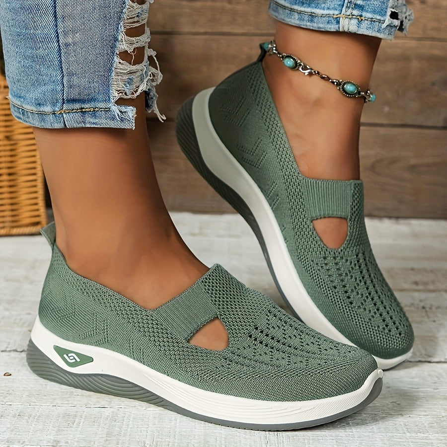 Taizhou women's slip-on sneakers are breathable and lightweight, featuring a rubber sole and fabric insole. No embellishments. Vintage style for all-season comfort, hand washable.