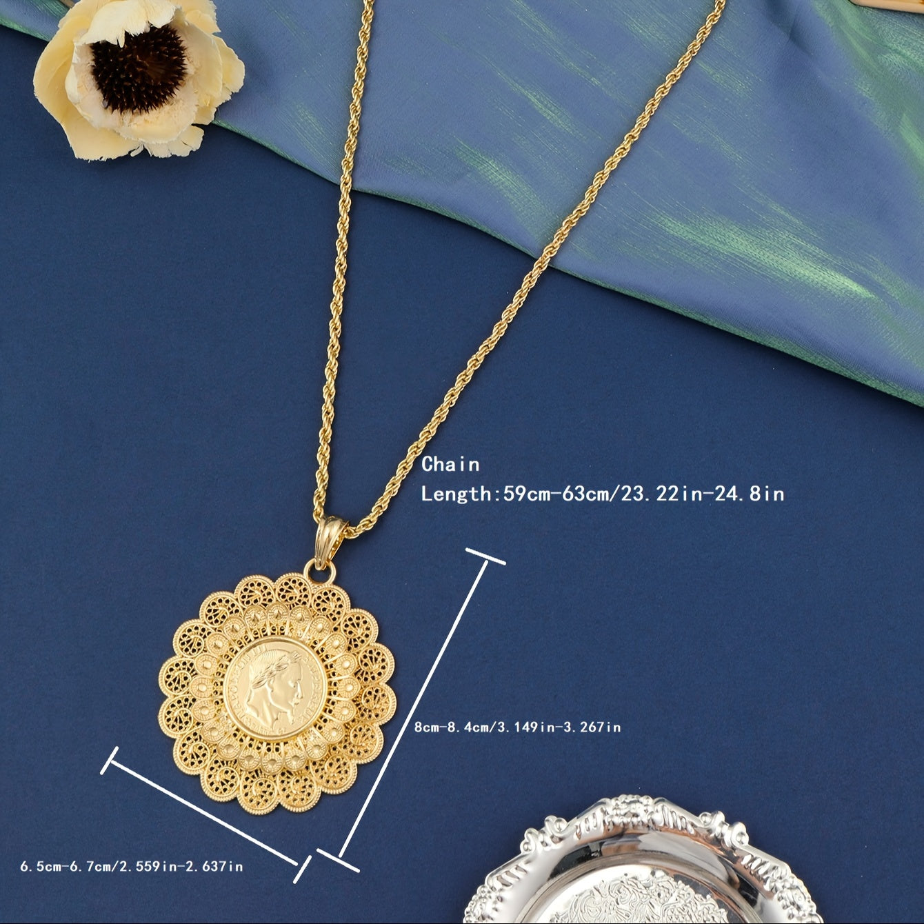 Adjustable Zinc Alloy Necklace with Round Flower Pendant in Golden Color - Stylish Neck Jewelry