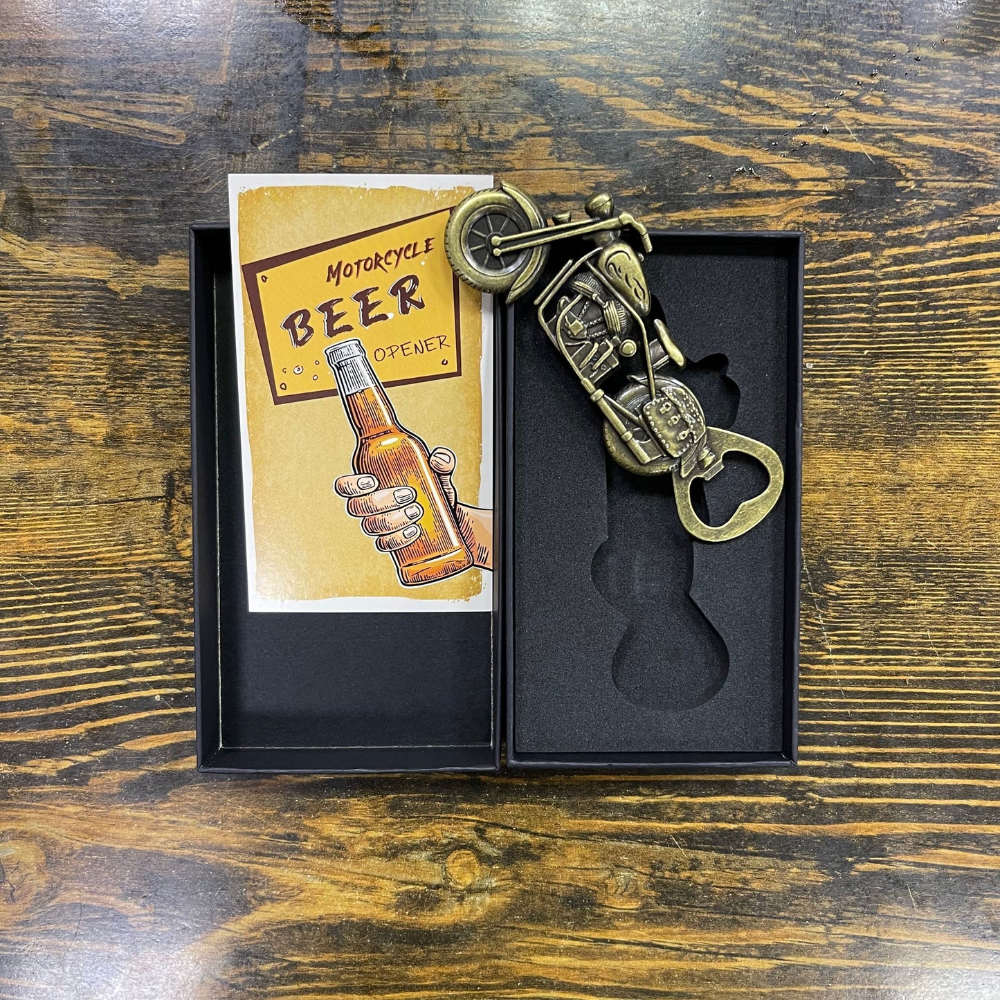 Retro motorcycle bottle opener: detailed metal design, no electricity required. Great for beer and wine lovers, perfect gift for motorcycle fans. A must-have for any home bar.