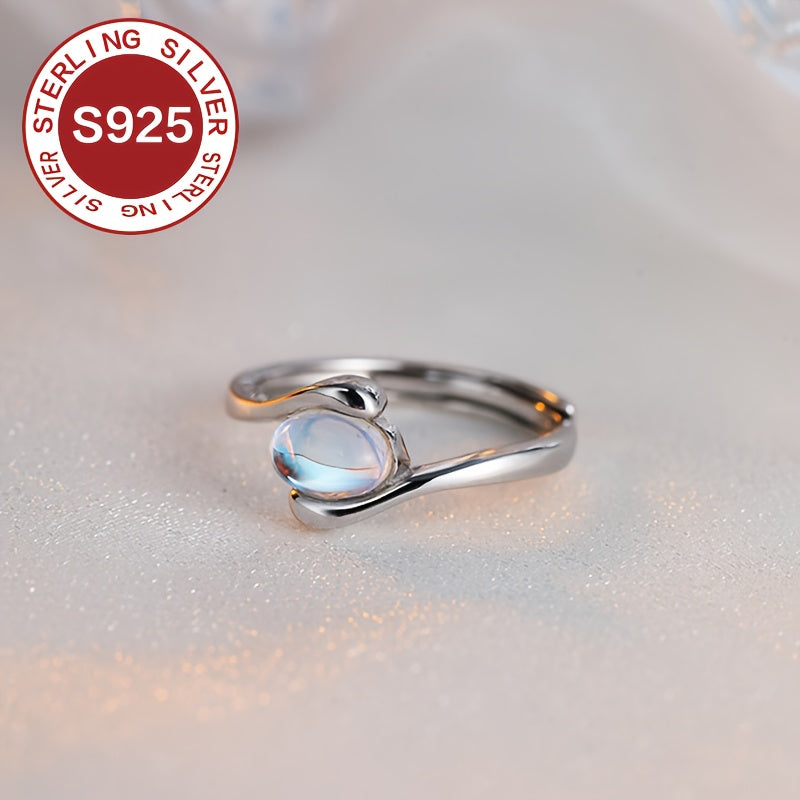 This elegant women's ring is crafted from 925 hypoallergenic material and features a minimalist design that exudes luxury and fashion. It is the perfect gift for Valentine's Day or Mother's Day and comes in a beautiful anti-oxidation gift box, weighing