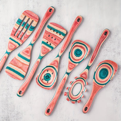 7-piece set of pink wooden kitchen utensils includes non-stick, heat-resistant cooking tools such as a spatula, rice and pasta servers, salad mixer, and pizza shovel. Ideal for Halloween, Christmas, and Thanksgiving festivities.