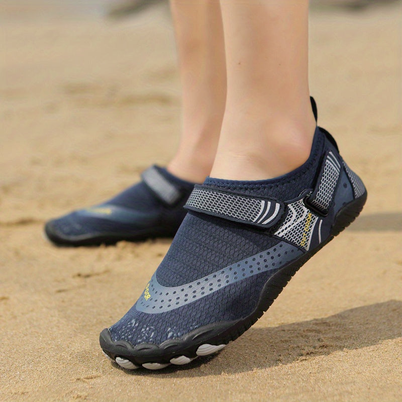 Men's summer beach shoes for surfing, drifting, water wading, hiking, diving, swimming, and beach parties.