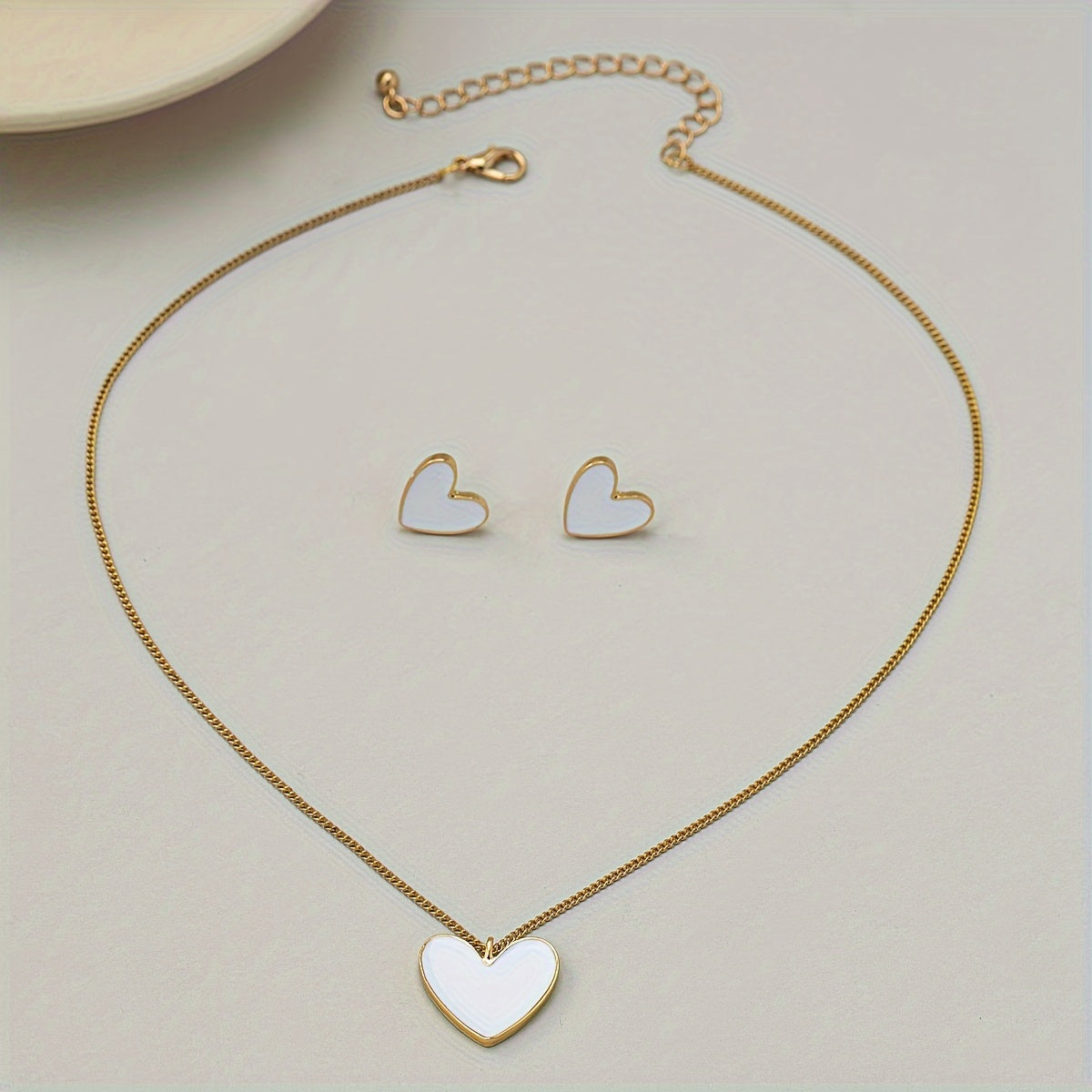 Elegant & Cute 3-piece Heart Jewelry Set - Stud Earrings and Necklace Combo, Ideal for Casual Wear or Gifting