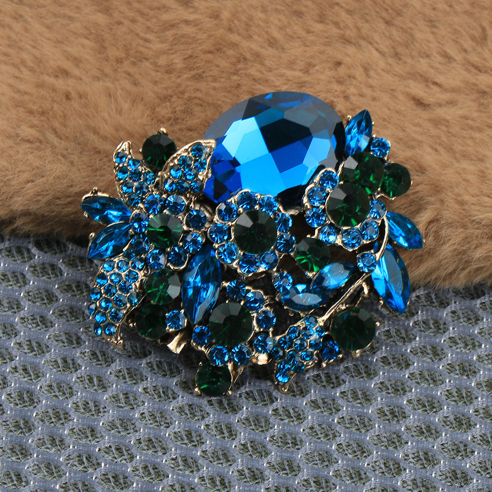 Stylish Flower Brooch Pin with Large, Sparkling Rhinestones - Perfect Birthday Gift for Fashion Enthusiasts