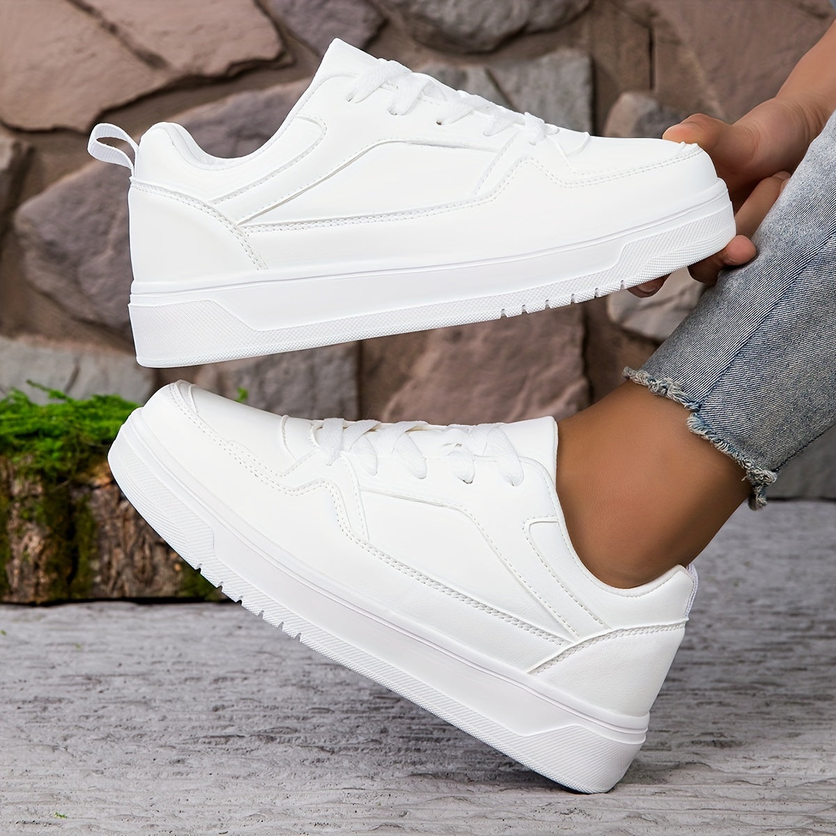 Lightweight lace-up low-top white sneakers for women, featuring a soft EVA insole and breathable PU cover suitable for all seasons.