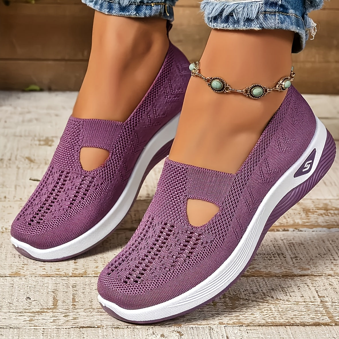 Breathable knit ballet flats for women with comfortable fabric and rubber sole.Suitable for all seasons.