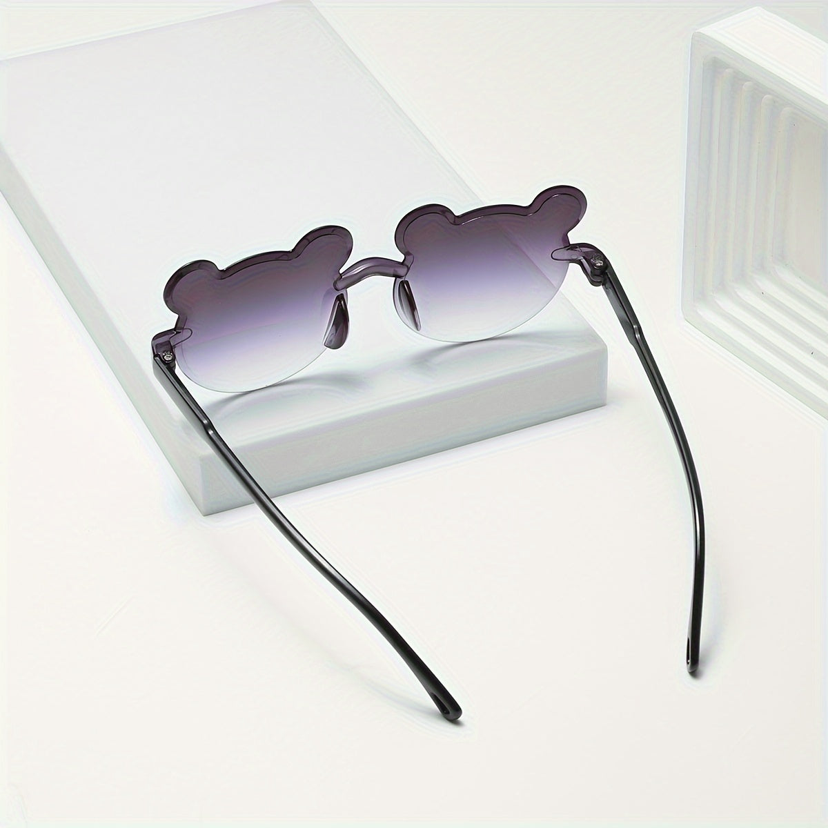 New bear decorative glasses set includes 3 pieces with a cartoon frameless design and bear-style gradient lenses.