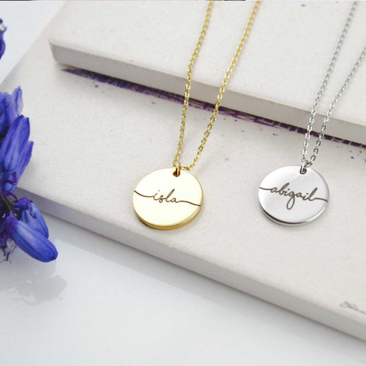 Stylish 18K Gold Plated Stainless Steel Necklace with Custom Name Engraving, Chic Round Pendant, Perfect for Everyday Wear and Gifting, Timeless Jewelry Piece for Women, Suitable for All Seasons including Christmas