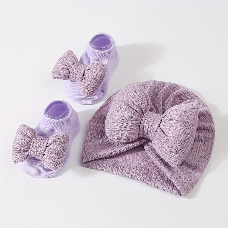 Newborn knit fleece bow hat and sock set, perfect for Thanksgiving, featuring cartoon theme. Breathable and suitable for girls aged 0-3 years.