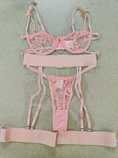 Youthful and flirty lingerie set with sheer lace embroidery.