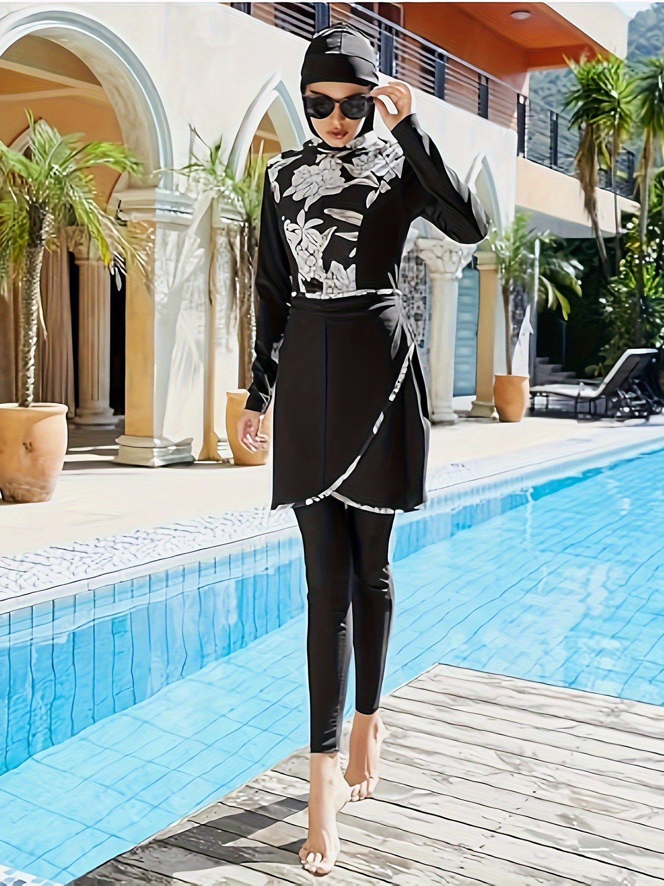 Muslim three-piece swimsuit with full coverage sunscreen print, ideal for diving and conservative beachwear.