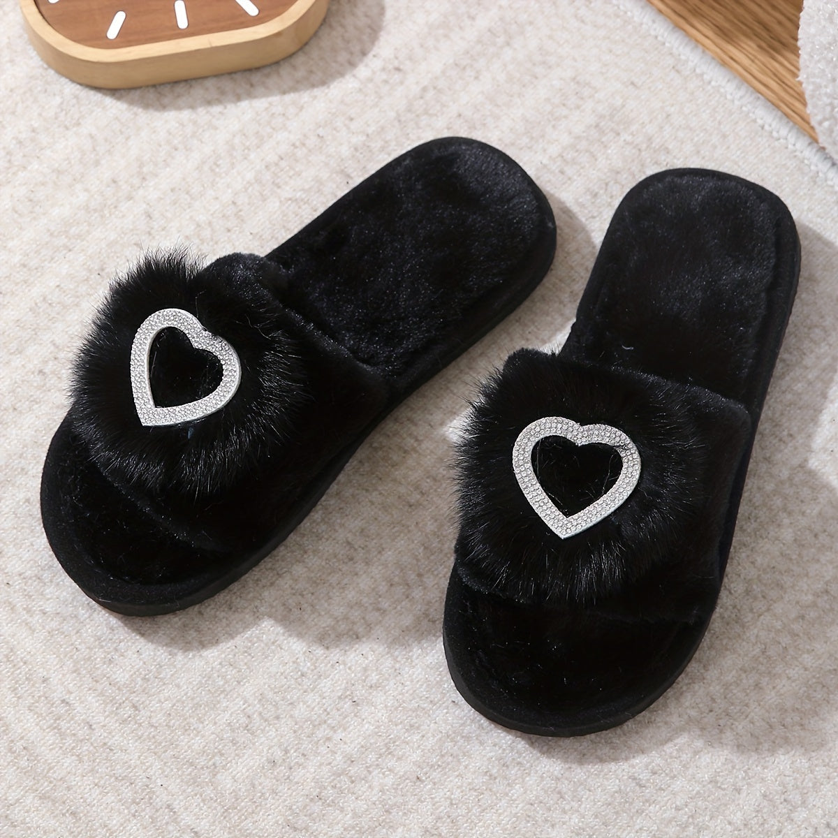 Rhinestone Heart Fluffy Home Slippers with Soft Plush Lining, Lightweight, Non-slip Floor Slippers for Winter and Autumn.