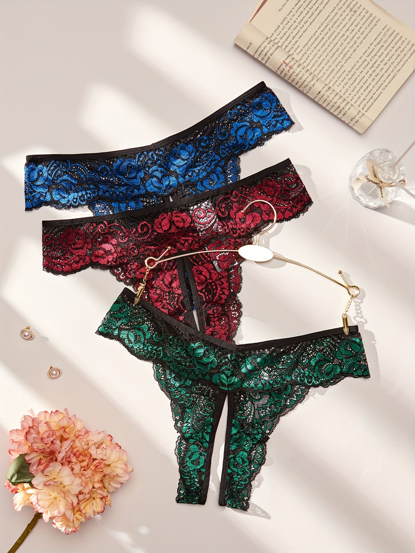 Sexy lace panty set for women with contrast stitching