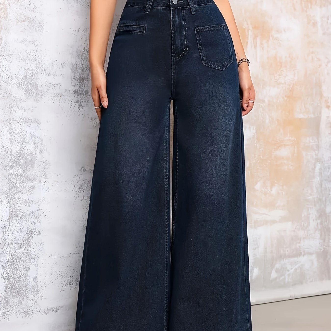 Stylish high-waist flare jeans for women in stretch denim with raw hem, machine washable - ideal for year-round wear.