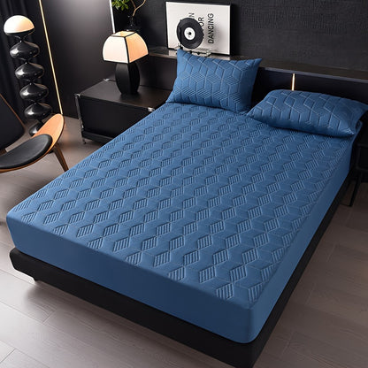 Waterproof mattress protector cover, machine washable with soft comfort fit. Suitable for hotel, living room, or bedroom. Made with polyester outer and PU inner, quilted with twill weave