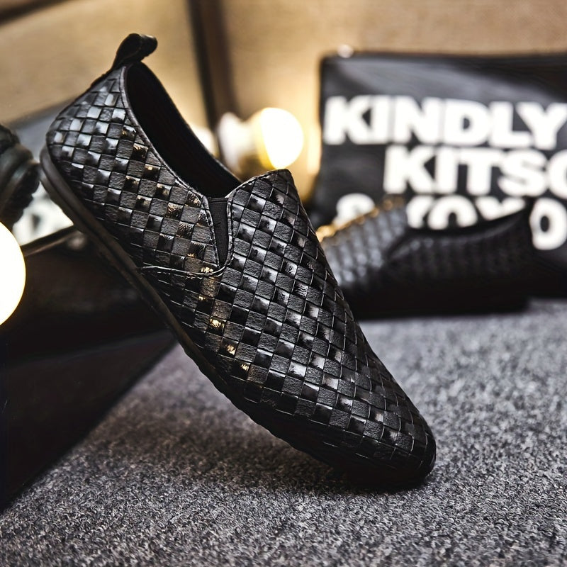 Men's trendy and stylish casual shoes with a unique one-foot kick design.