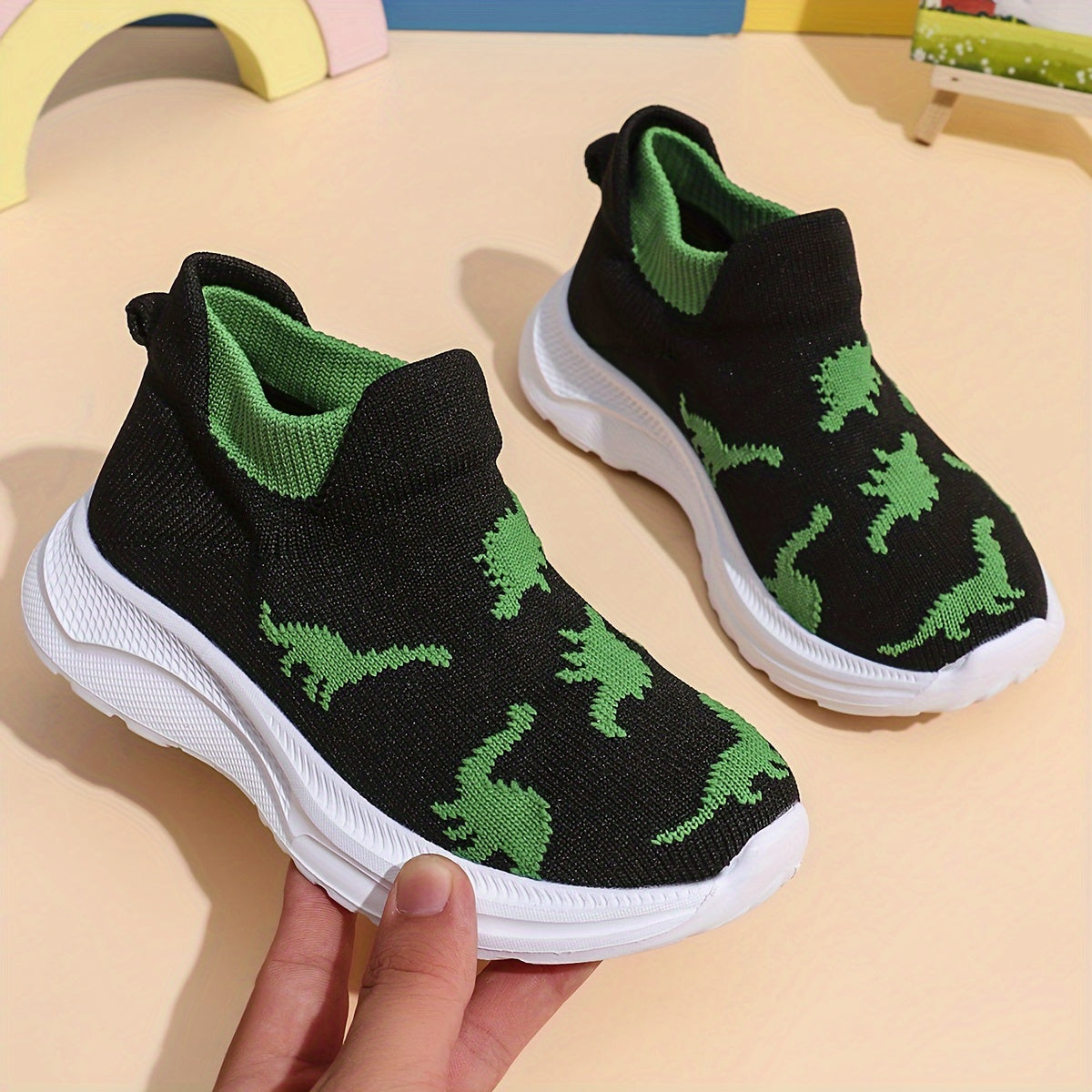 Children's knit dinosaur cartoon slip-on shoes are lightweight and breathable with a street-style design, perfect for toddlers all year round.