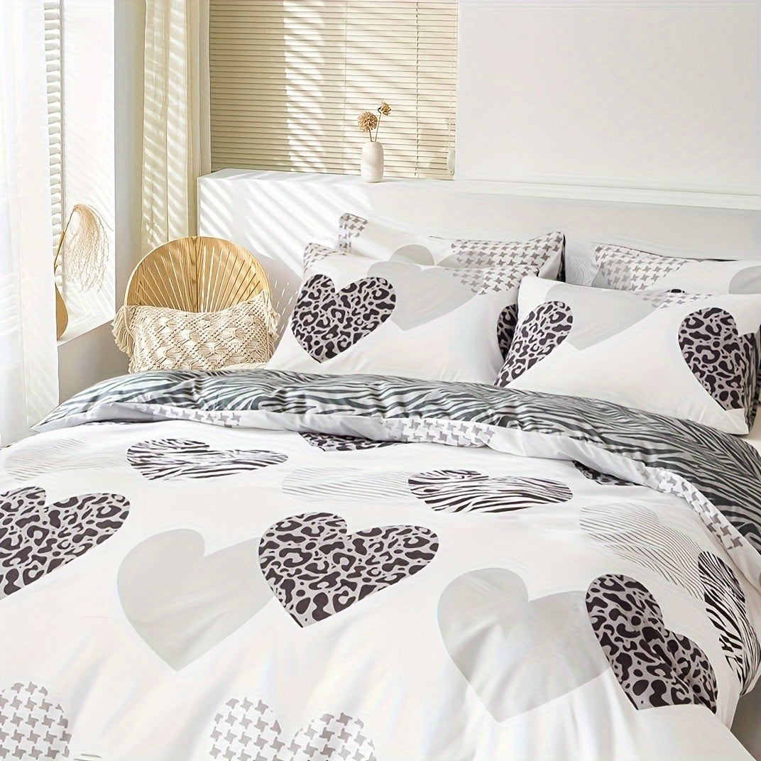 3-piece Duvet Cover Set with Fashionable Love Leopard Print, Includes 1 Duvet Cover and 2 Pillowcases (Core not included). Soft and Comfortable Bedding Set for Bedroom or Guest Room.