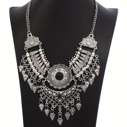 Vintage necklace pendant with ethnic-style collarbone chain for women.