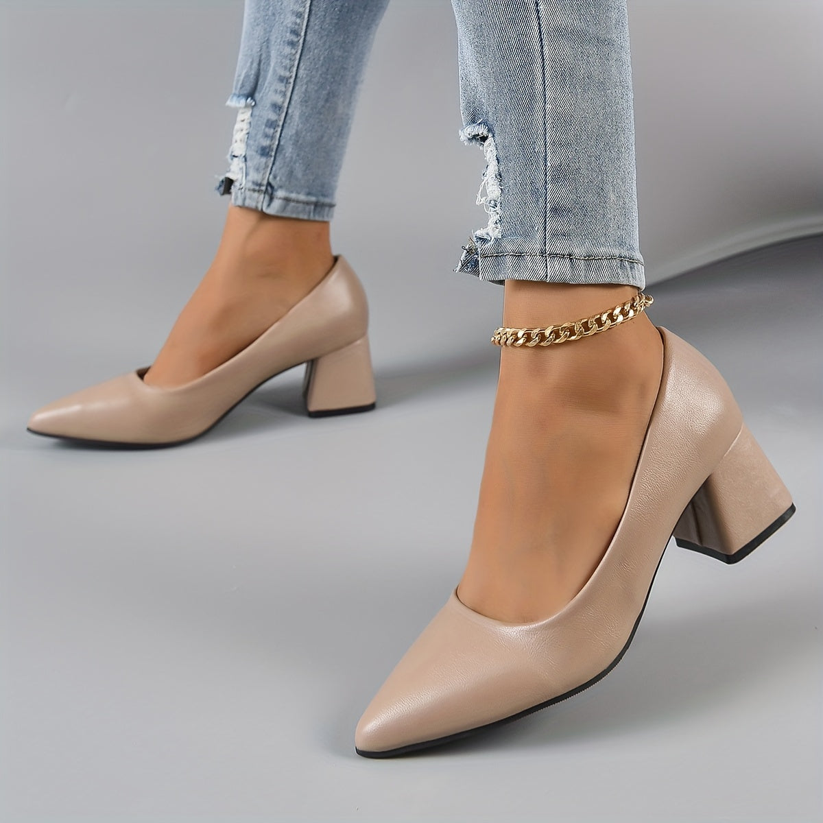 Solid color pumps for women with pointed toe and chunky mid heels, suitable for office work.