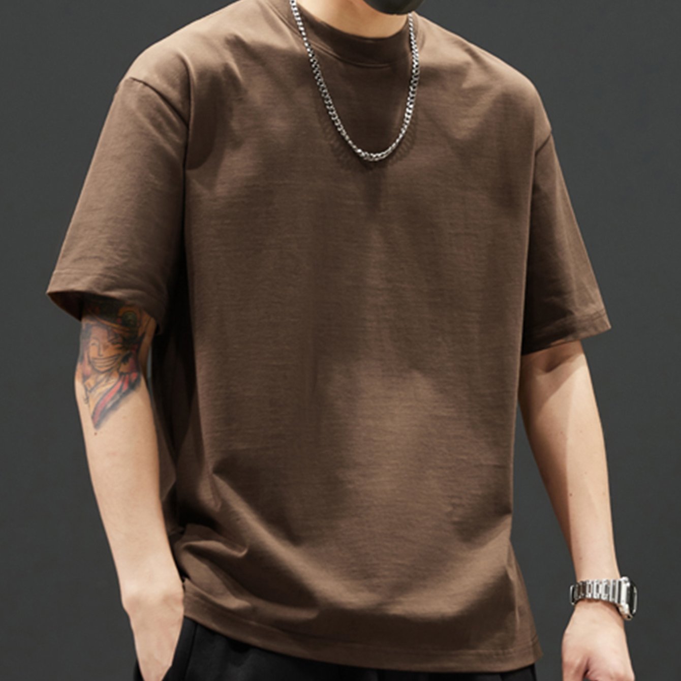 Loose 100% cotton men's T-shirt for summer outdoor wear.