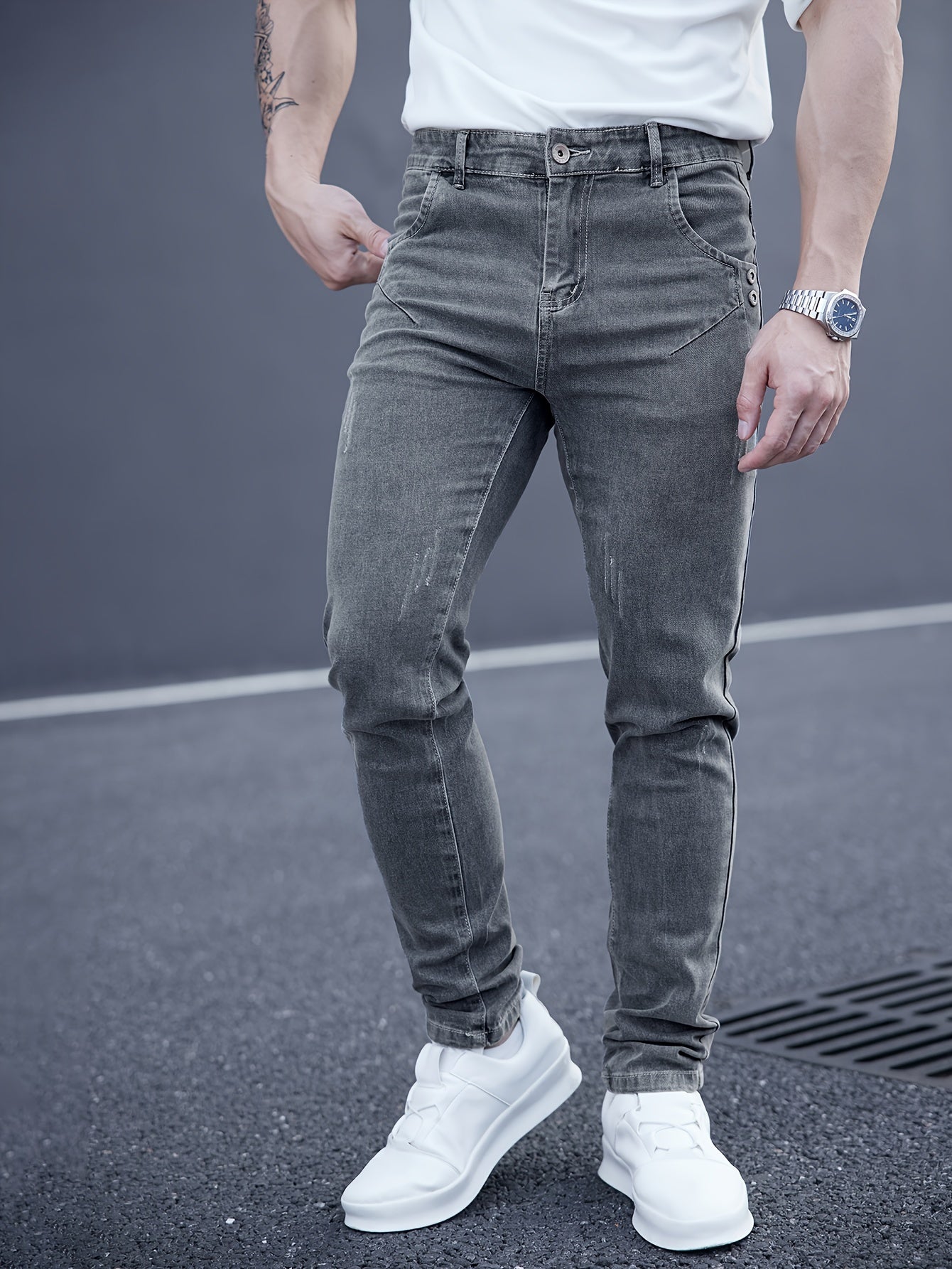 Men's slim-fit stretch denim jeans with casual straight leg and washed look, suitable for all seasons.