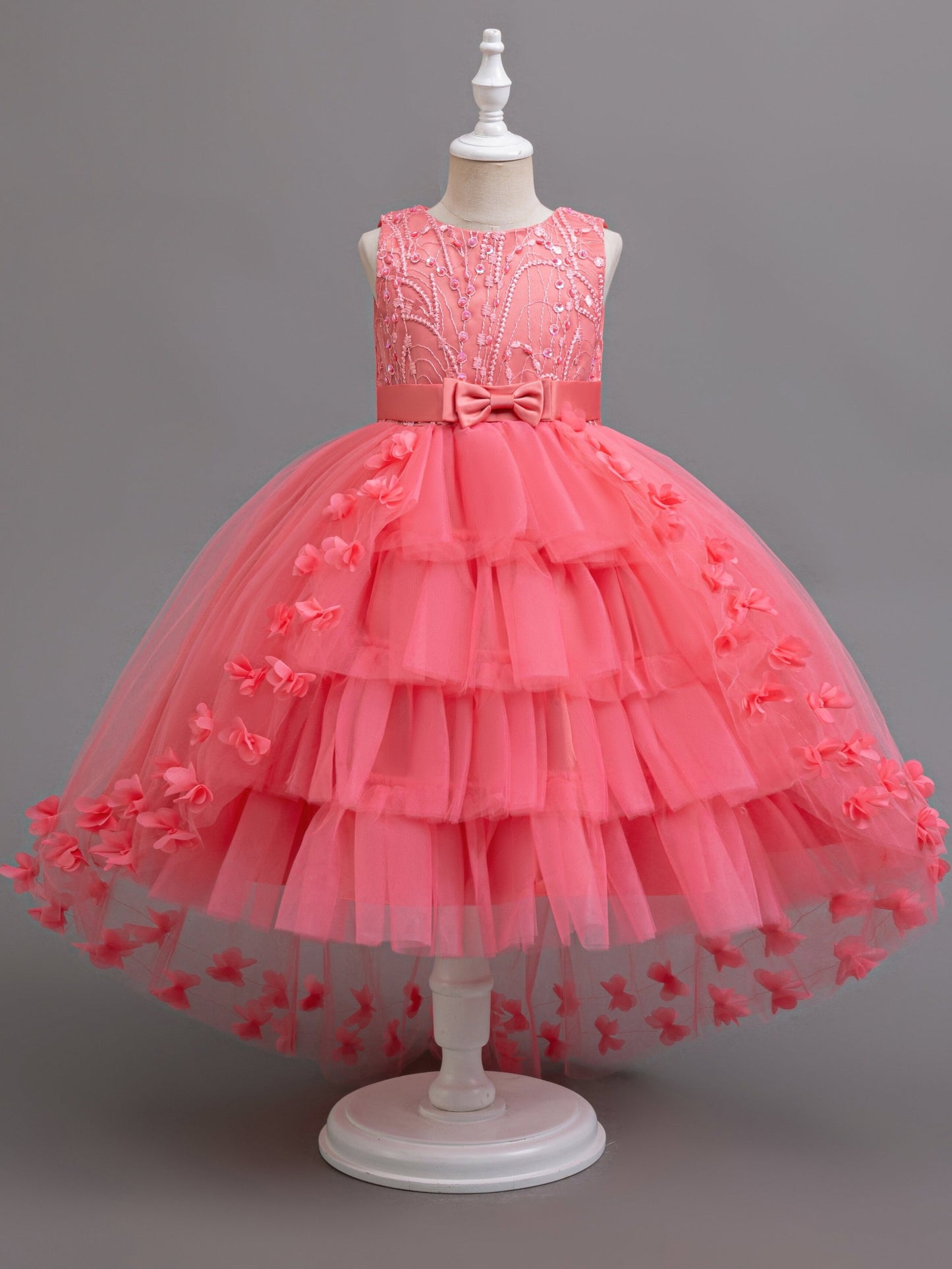 Elegant sleeveless dress with tiered mesh tutu, fake pearls, bowknot, and floral design for parties and balls.