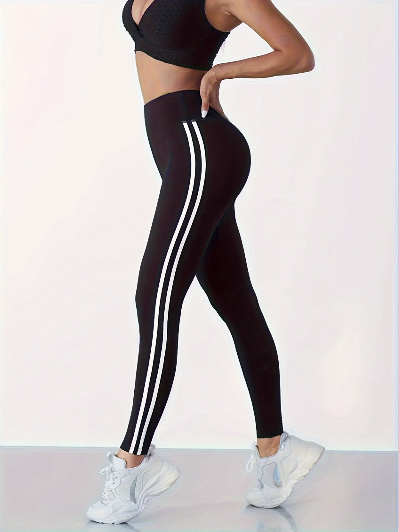 High-waisted slim sports leggings for women, ideal for 2024 Spring and Autumn, suitable for yoga and fitness.