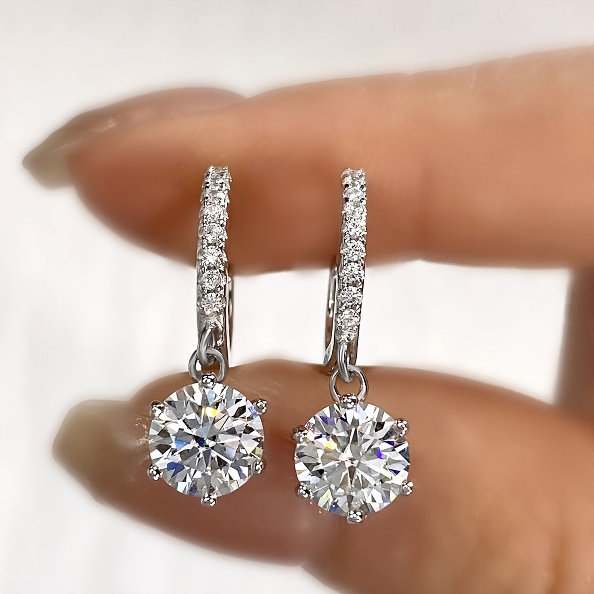 Elegant and luxurious 925 silver earrings designed with six prongs and inlaid with shiny 1ct Moissanite. Perfect for ladies, ideal for special occasions like banquets, anniversaries, or birthdays. A fashionable and delicate accessory weighing 2.6g.