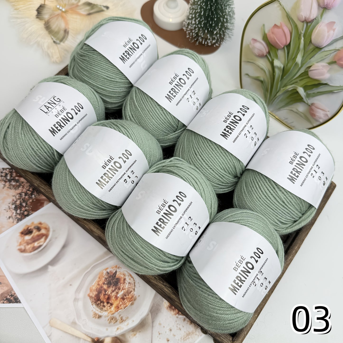 8 balls/400g hand-knitted Merino wool yarn, 75% Merino wool, 25% nylon. Skin-friendly, soft, ideal for knitting sweaters, hats, scarves, socks, blankets, shawls, etc.