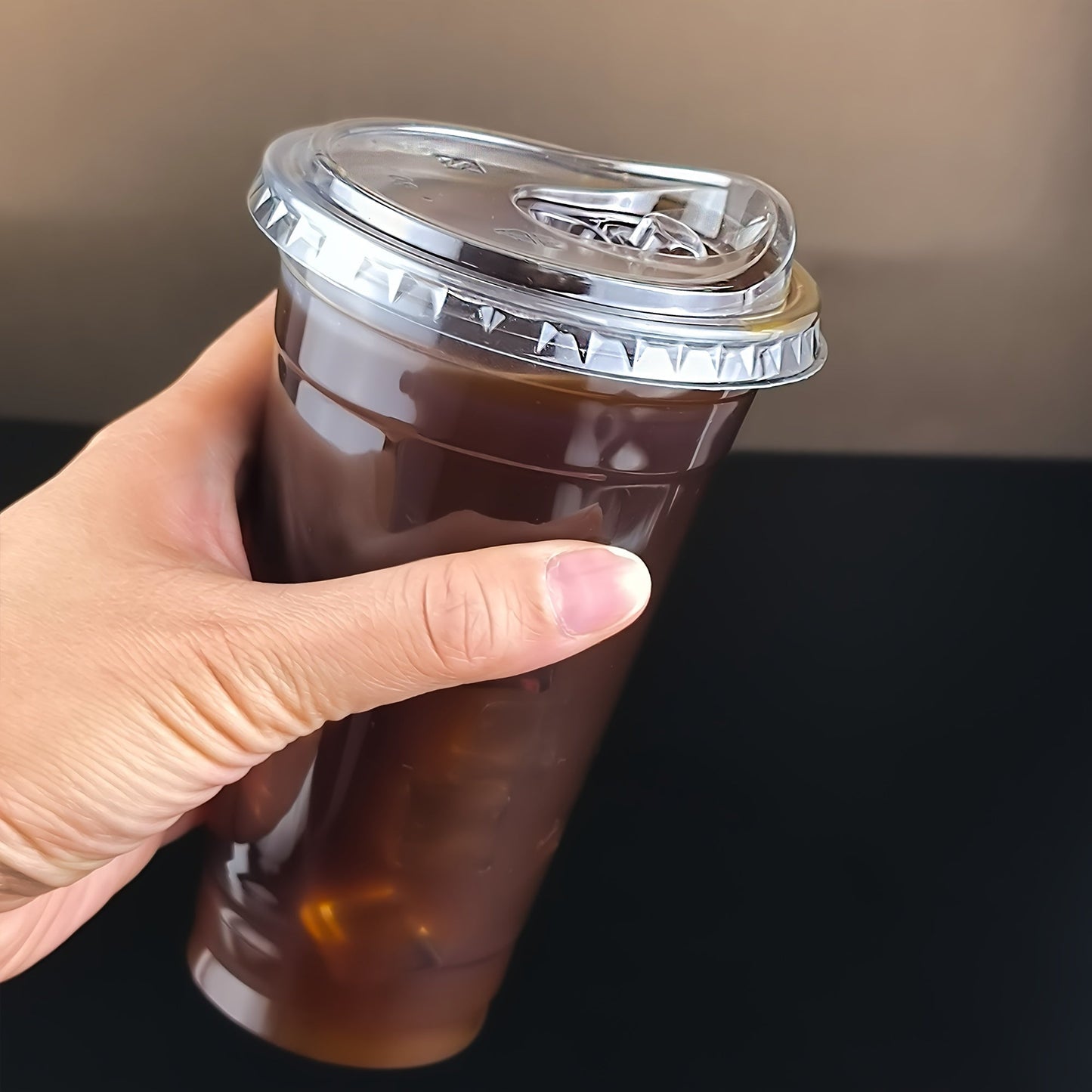 Set of 50 Disposable Coffee Cups with Lids, Made of Clear BPA-Free Plastic - Great for Parties, Holidays, and Weddings - Available in Various Sizes (9oz/10oz/14oz/16oz) - Perfect for Iced Beverages