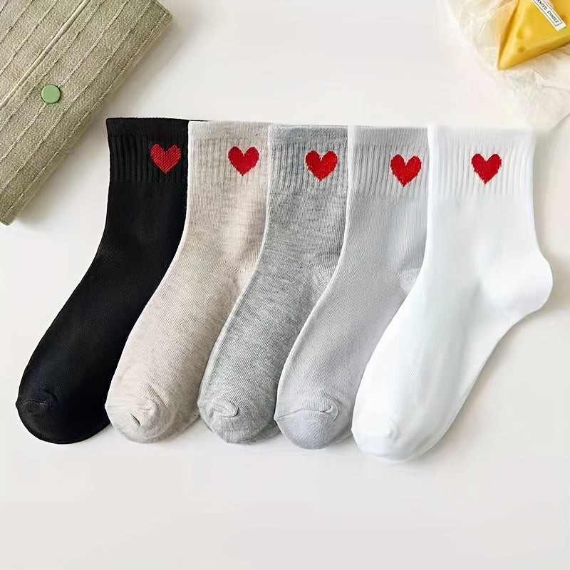 5 pairs of comfortable women's mid-tube socks with heart patterns.