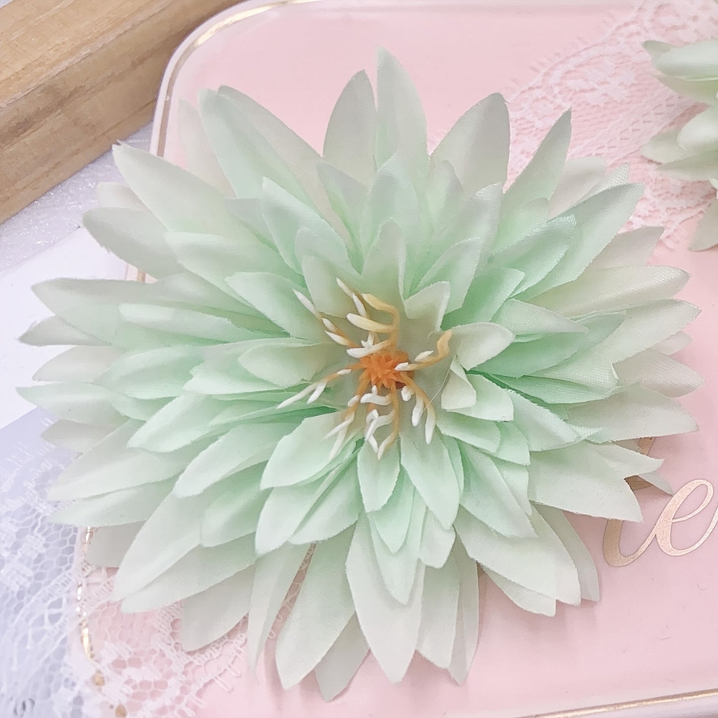 20 Crab Claw Chrysanthemum simulation flowers, 7.5cm diameter, perfect for DIY crafts and decorations for Valentine's Day, weddings, birthdays, and floral art.