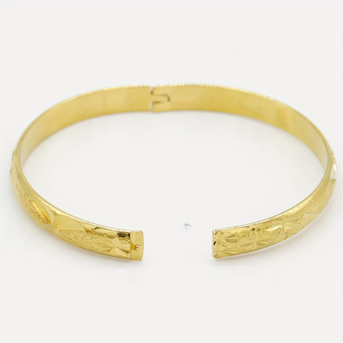 Set of 4 Vintage & Luxe Gold-Plated Copper Bangle Bracelets for Women - Ideal for Casual Wear and Gifting