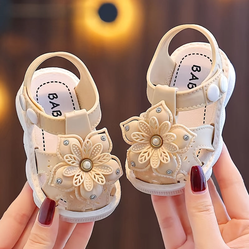 New Princess Sandals for Girls with Hollow Design, Soft Sole, Hook & Loop Closure, PVC Material, Cartoon Pattern, Summer 2024 Collection for Infants and Toddlers.