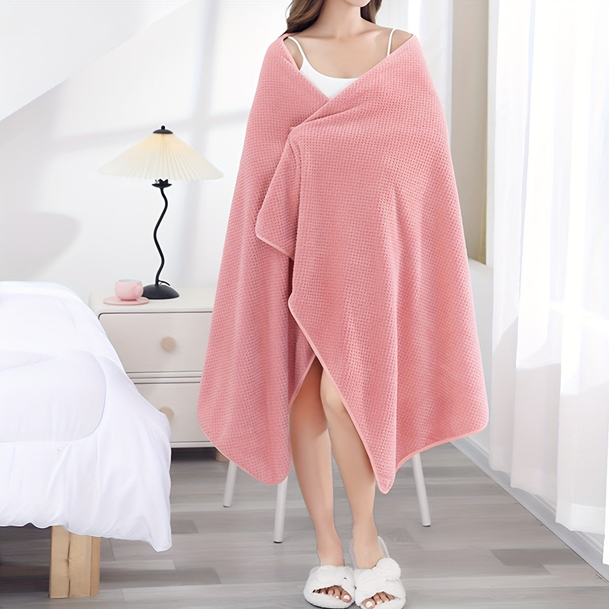 Thick oversized bath towel, 90x180cm, high colorfastness, polyester blend, modern style.