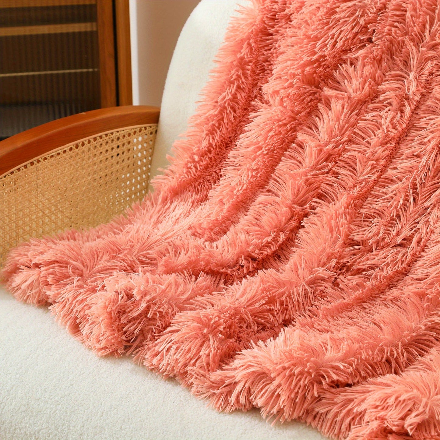 Soft and warm flannel blanket suitable for all seasons - Ideal for couch, sofa, office, bed, camping, and travel purposes.