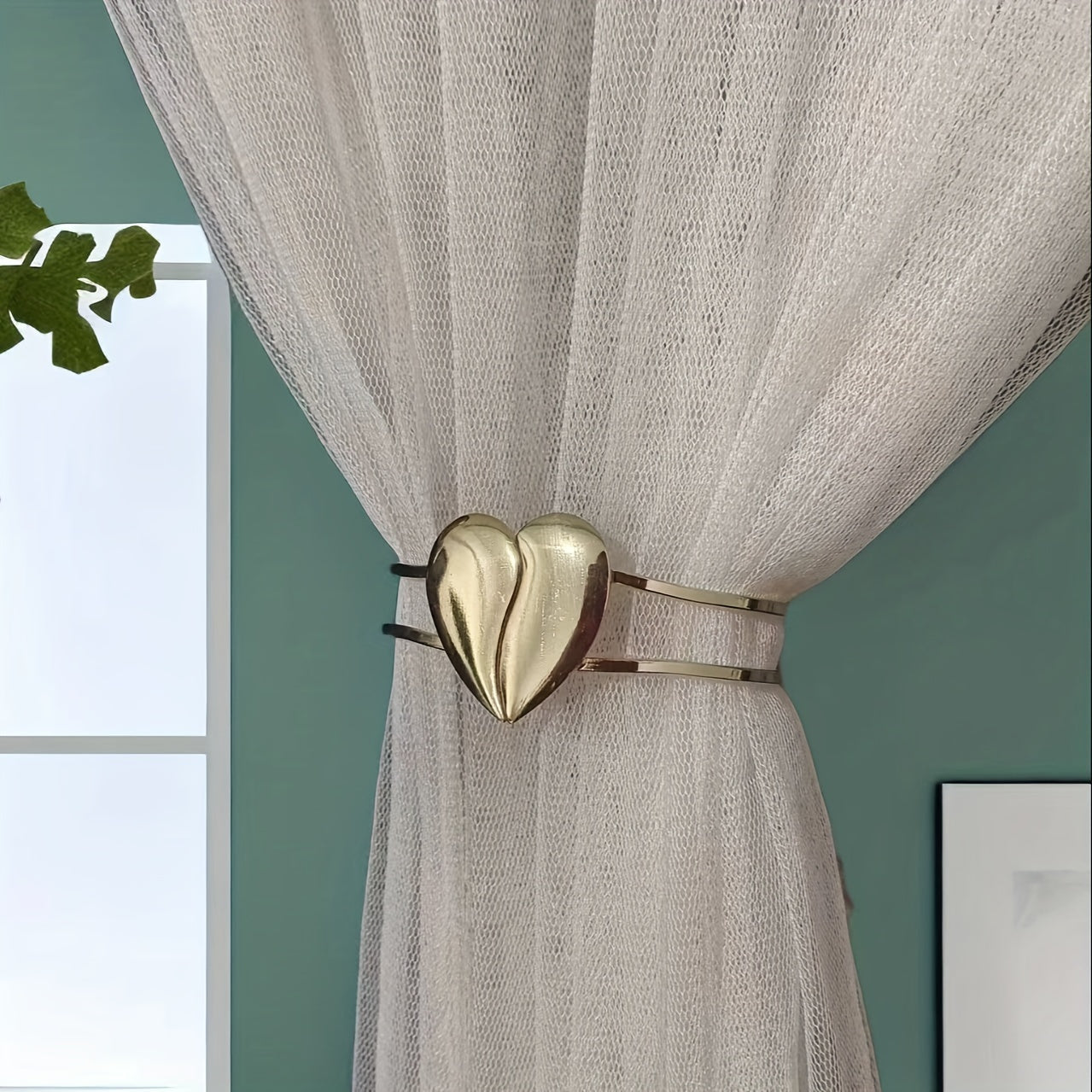 Heart-shaped decor curtain holder made of alloy, featuring a minimalist hollow design. Perfect for use in living rooms, offices, or homes as a stylish and functional curtain accessory.