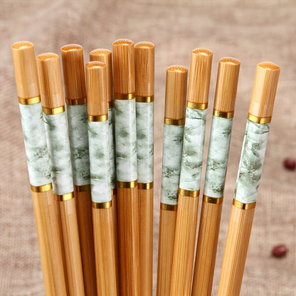 High quality, multicolor, anti-skid bamboo chopsticks, suitable for home and restaurant use.